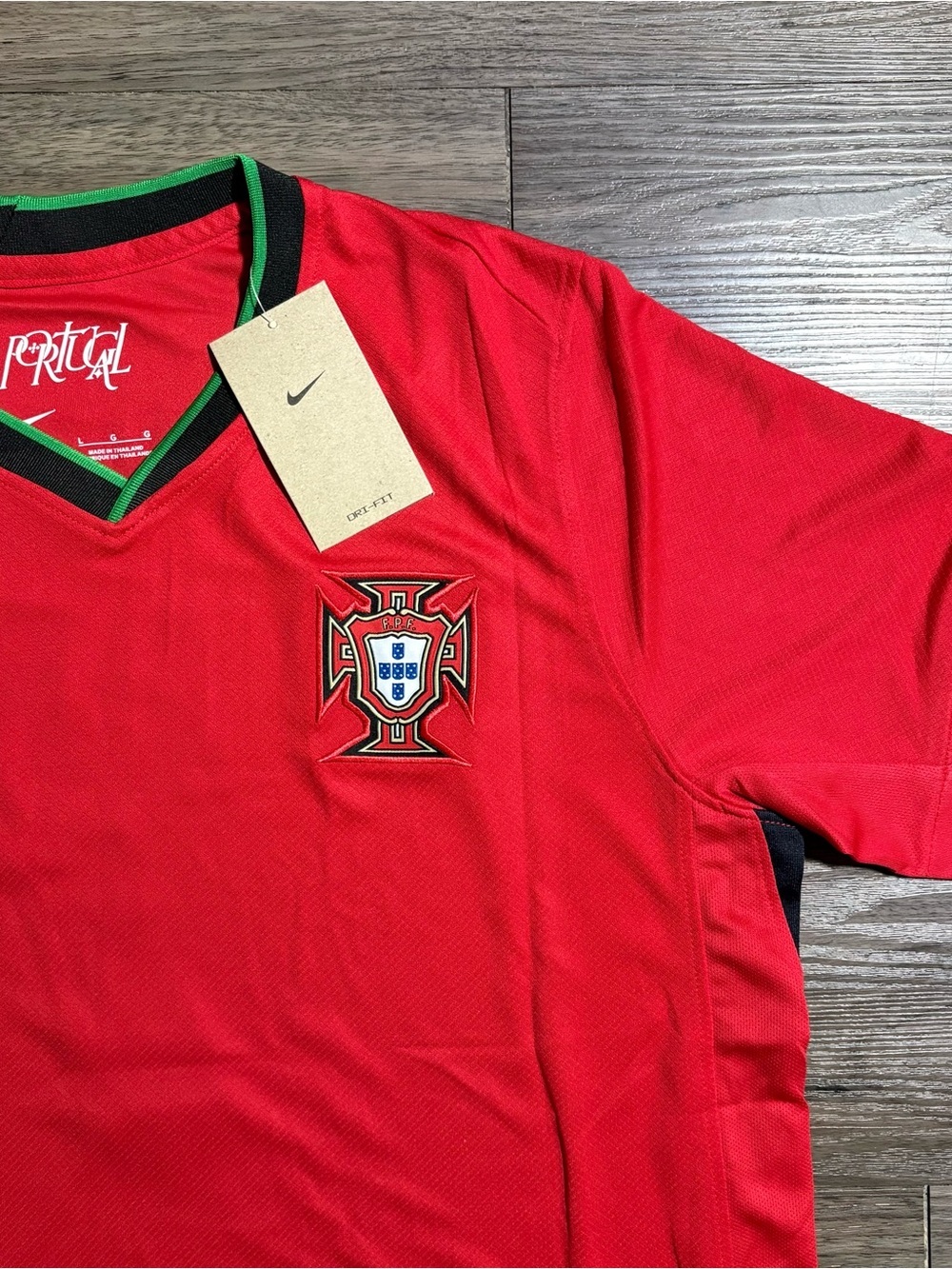 Nike Red Portugal Men's Football Jersey with Green Trim & #7 - Picture 4 of 10